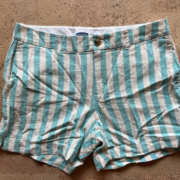 Old Navy Pants - ❤️Old Navy Everyday shorts. Size 10. 5” inseam. Green & white stripes.